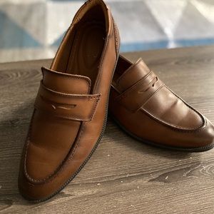 Men’s 10.5 brown leather penny loafer